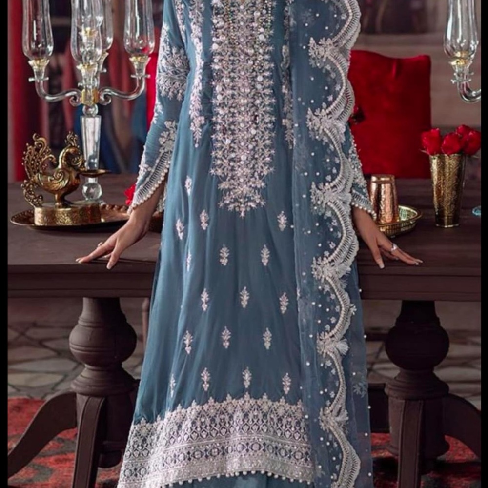 New 3 piece velvet Pakistan dress mushq